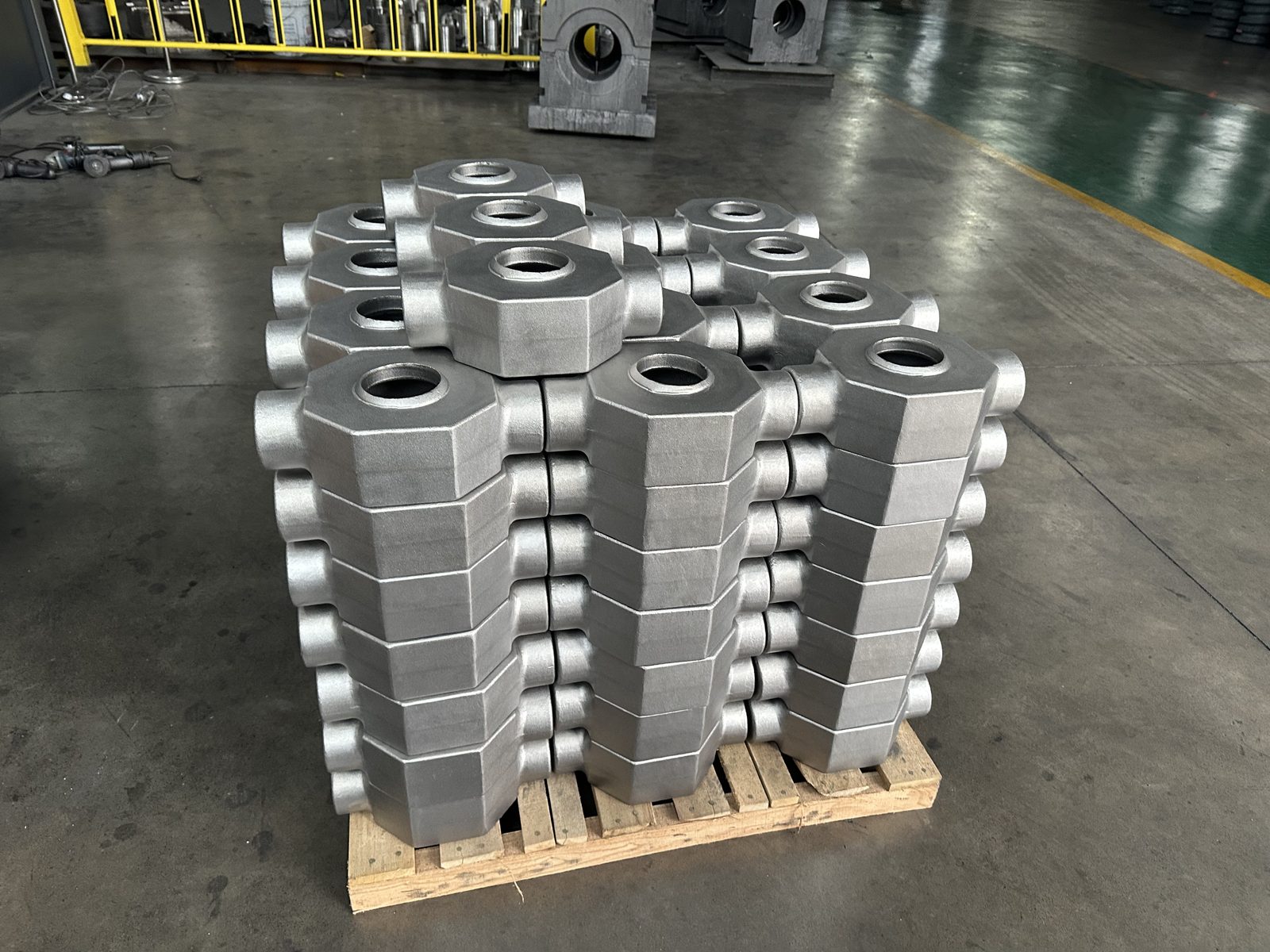 Forged construction machinery part photo 3