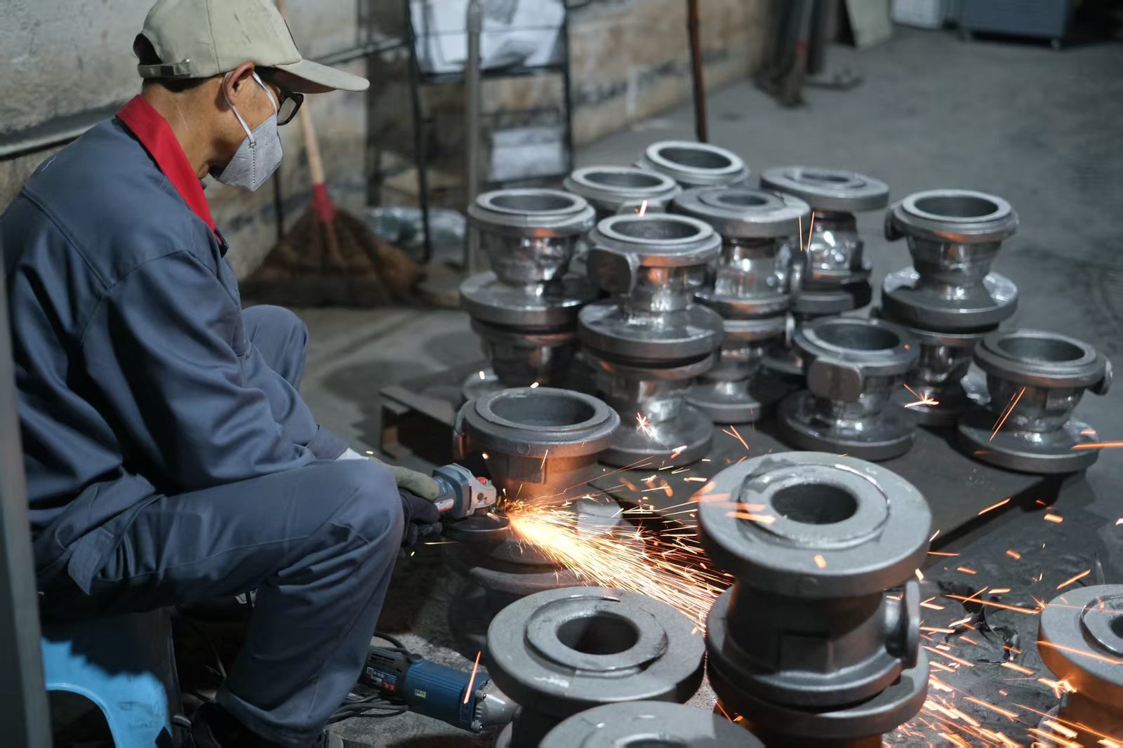 Grinding a forged part to remove flash and surface defects